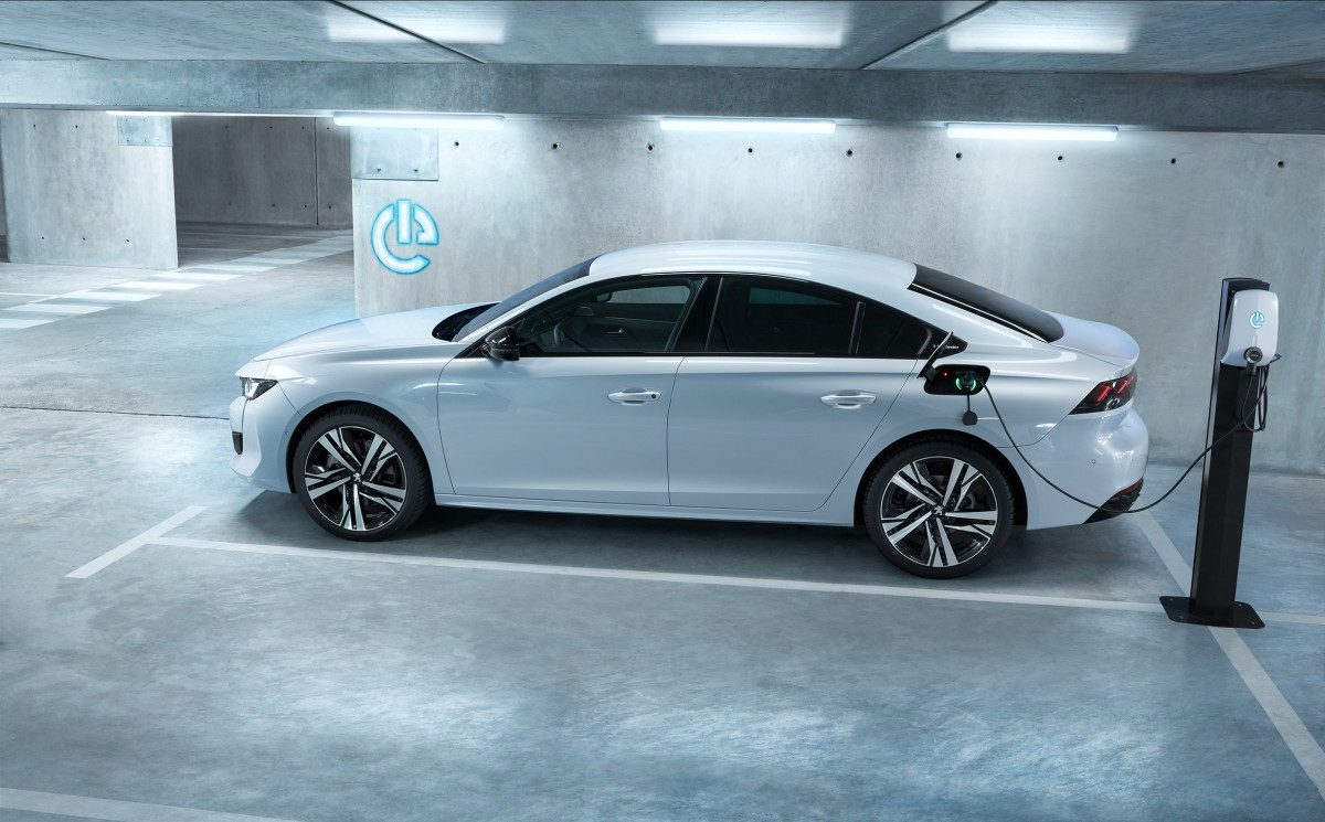 PEUGEOT_508-plug-in_hybrid-02