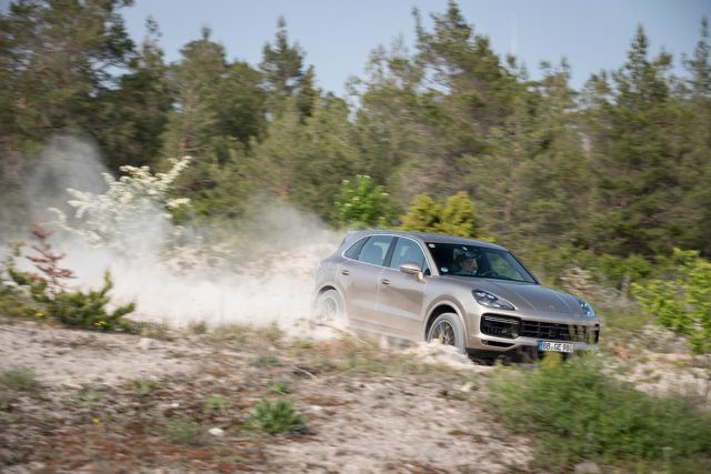 Porsche-Cayenne-Turbo-S-E-Hybrid-03 Porsche-Cayenne-Turbo-S-E-Hybrid-03