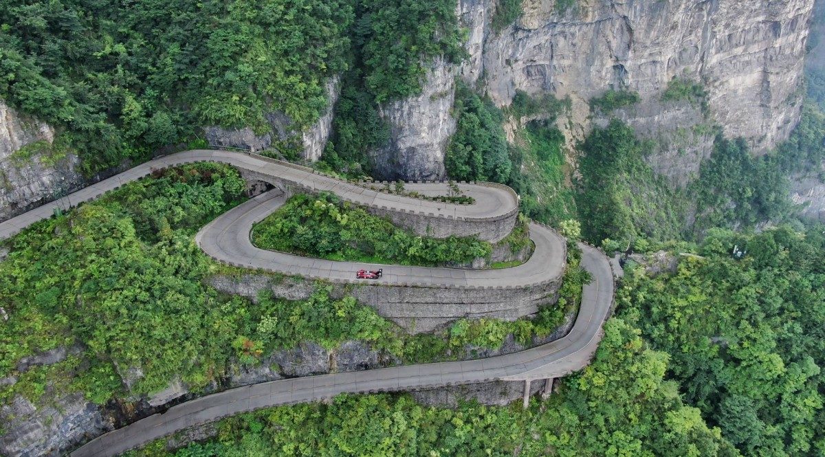 rekord-volkswagen-Tianmen-Shan-Big-Gate-Road- (4)