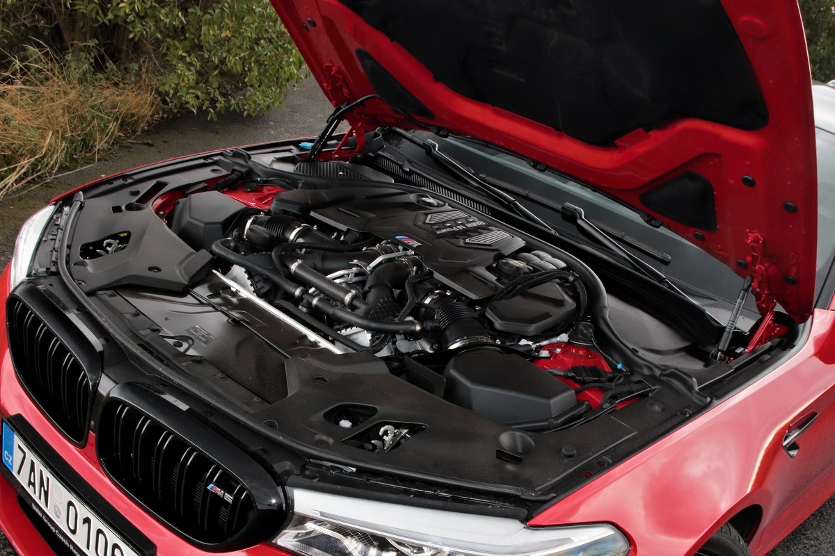 Prodejní čísla nelžou. BMW má miliony pádných důvodů, proč stále investovat do spalovacích motorů. Osmiválce v nabídce ponechá