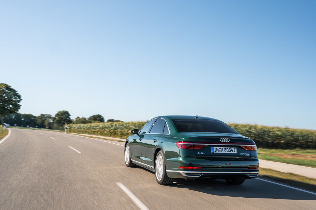 2020_Audi_A8_L_60_TFSI_e_quattro_plug-in_hybrid- (10)