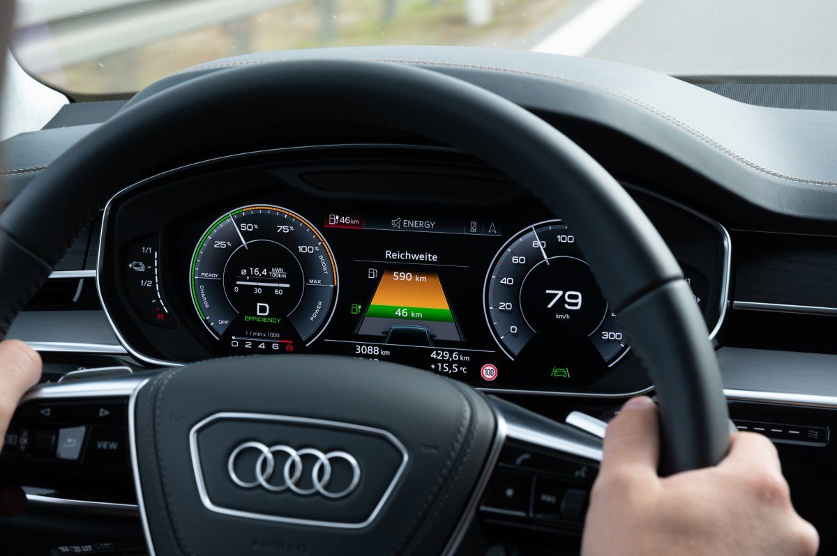 2020_Audi_A8_L_60_TFSI_e_quattro_plug-in_hybrid- (15)
