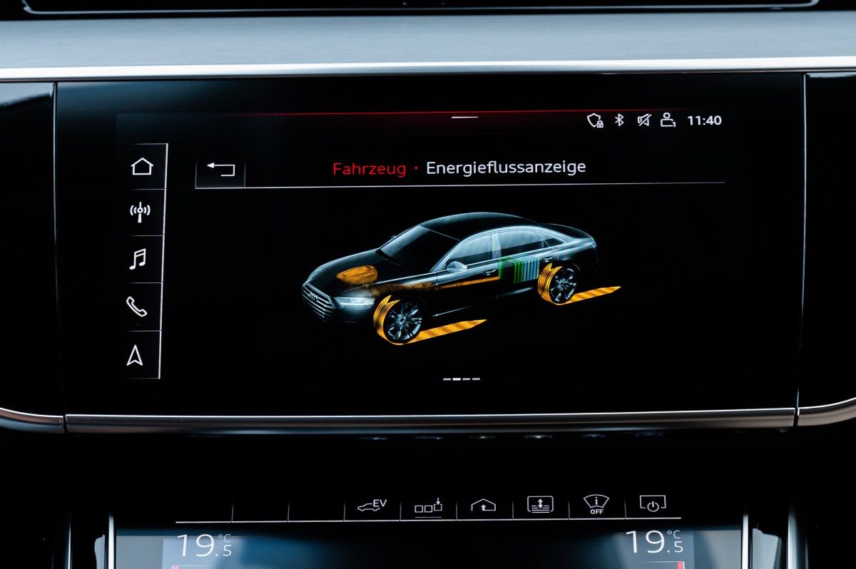 2020_Audi_A8_L_60_TFSI_e_quattro_plug-in_hybrid- (16)
