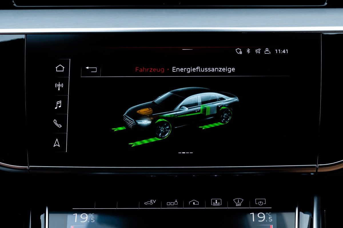 2020_Audi_A8_L_60_TFSI_e_quattro_plug-in_hybrid- (17)