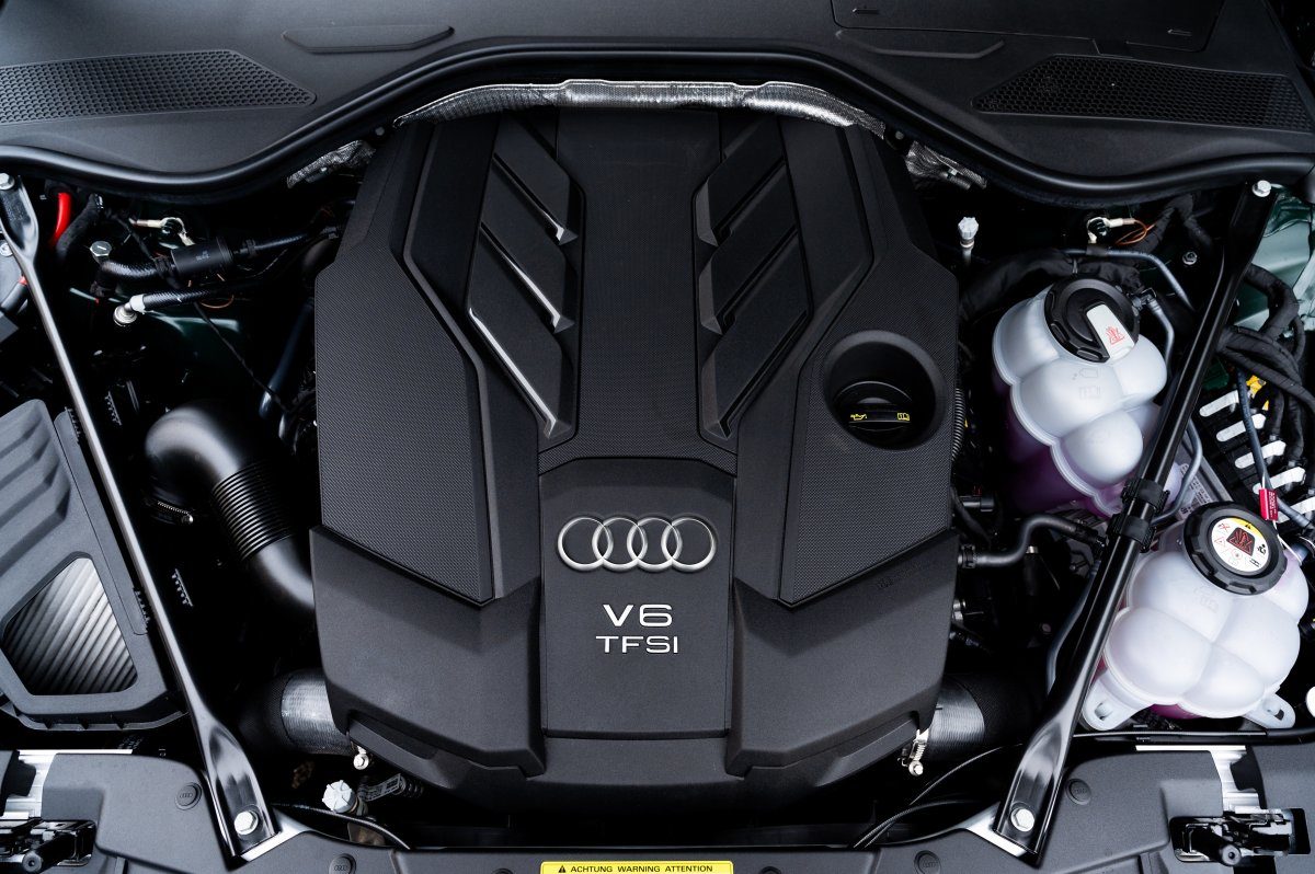2020_Audi_A8_L_60_TFSI_e_quattro_plug-in_hybrid- (19)