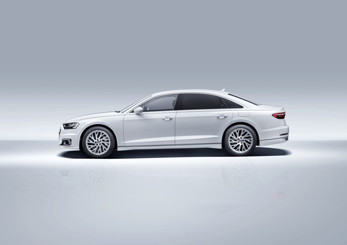 2020_Audi_A8_L_60_TFSI_e_quattro_plug