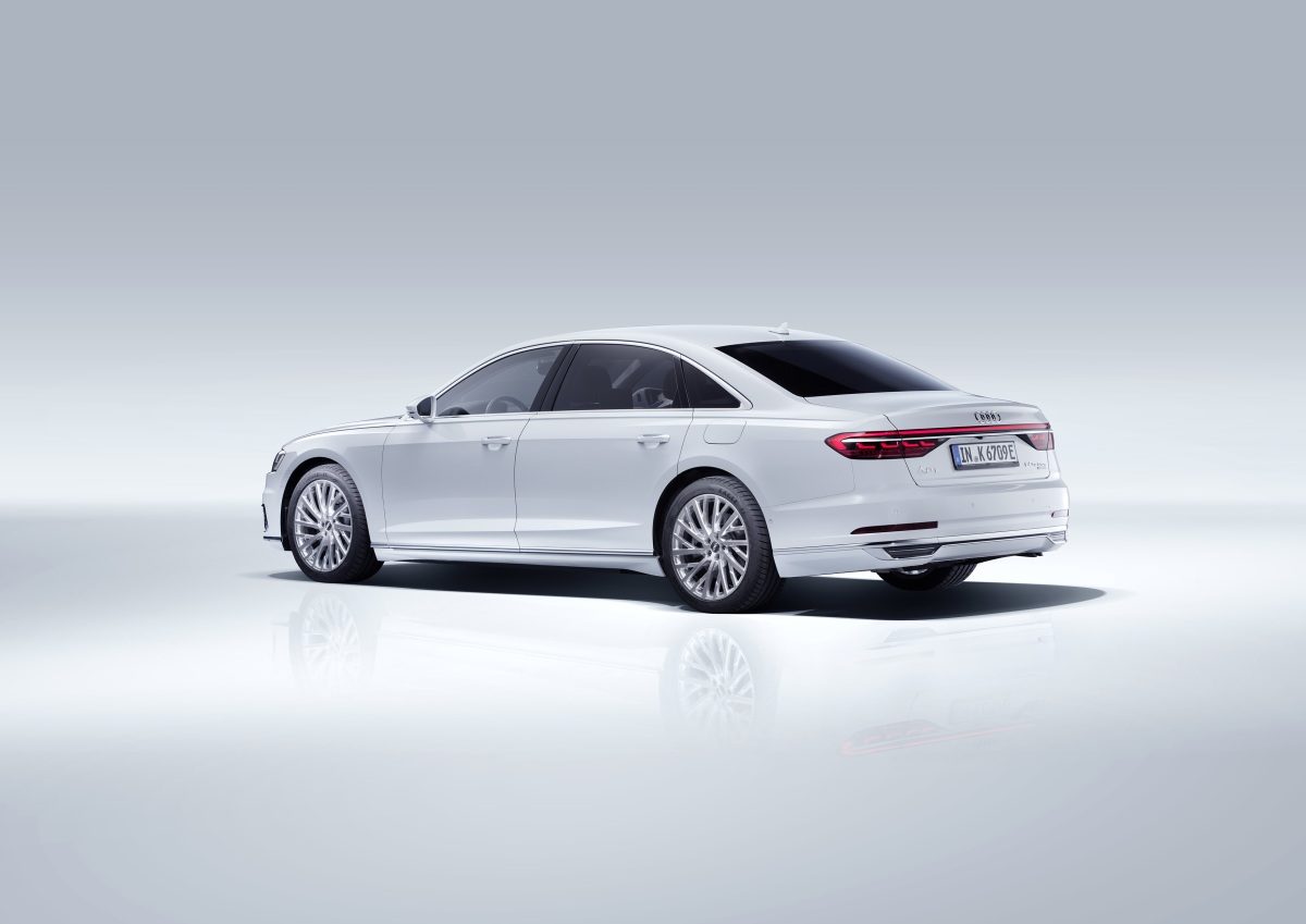 2020_Audi_A8_L_60_TFSI_e_quattro_plug-in_hybrid- (3)