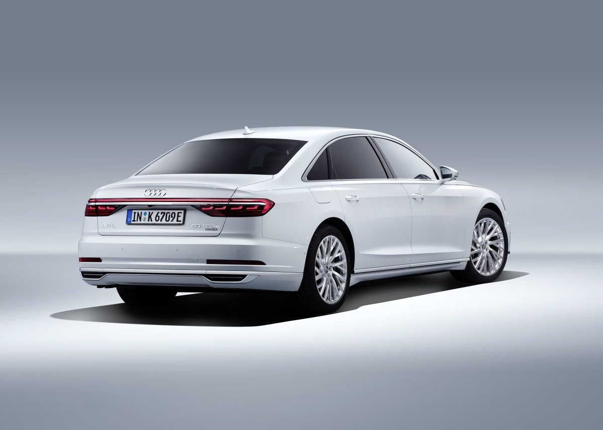 2020_Audi_A8_L_60_TFSI_e_quattro_plug-in_hybrid- (5)