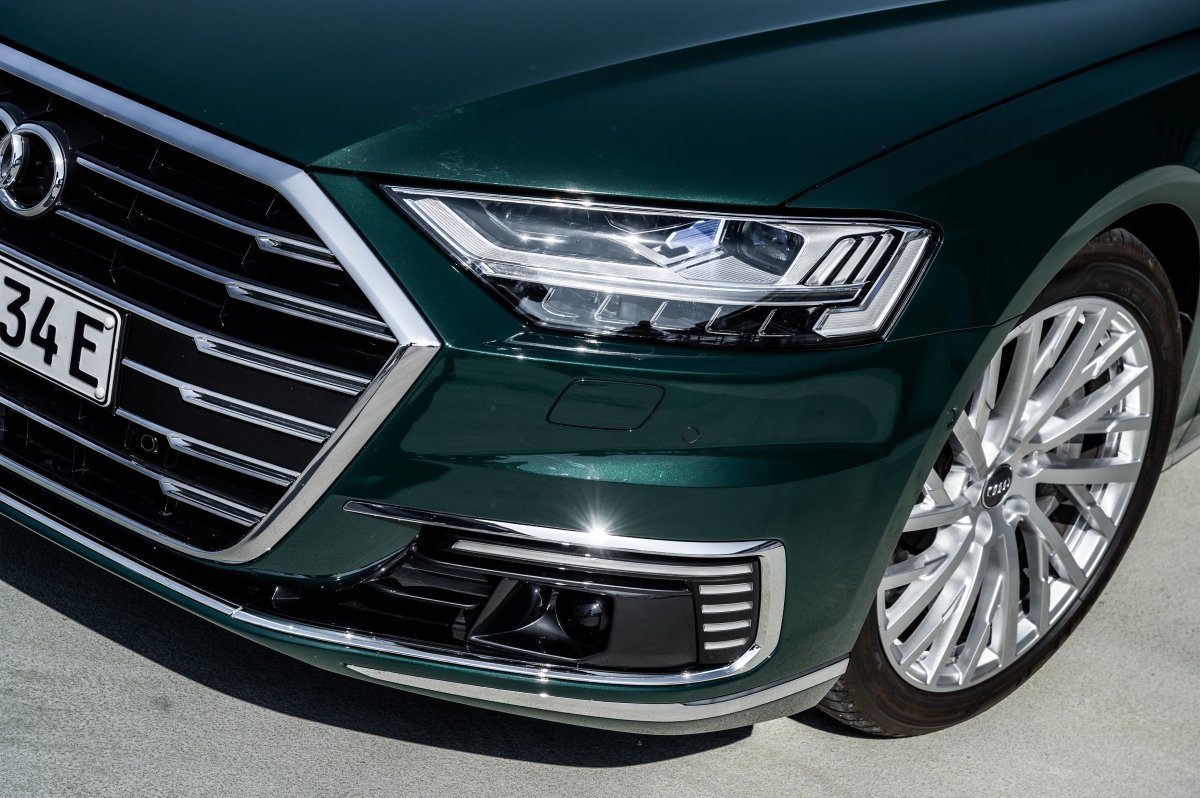 2020_Audi_A8_L_60_TFSI_e_quattro_plug-in_hybrid- (6)