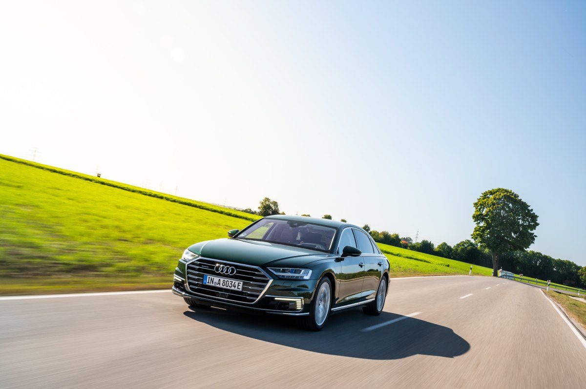 2020_Audi_A8_L_60_TFSI_e_quattro_plug-in_hybrid- (9)