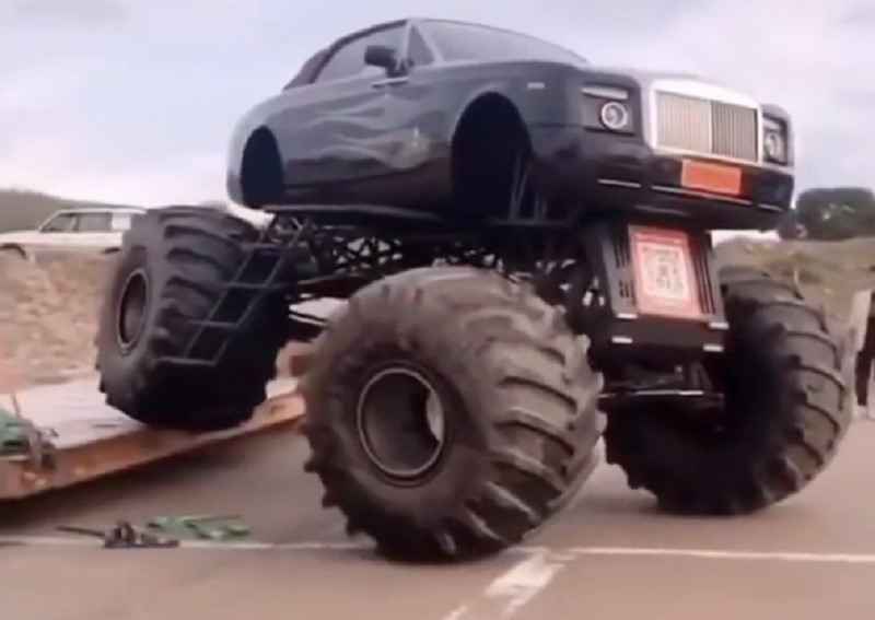 Rolls-Royce-Phantom-monster-truck-video