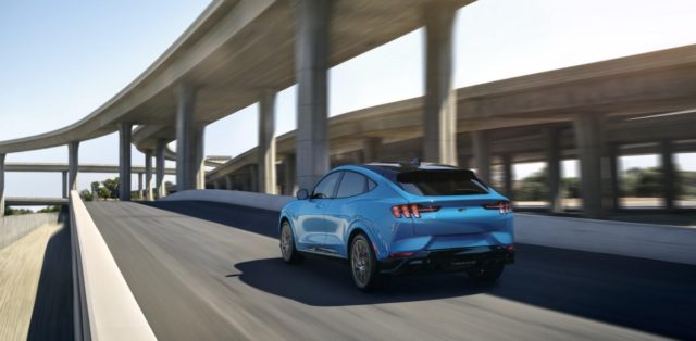 2020-Ford-Mustang-Mach-e-elektromobil- (16)