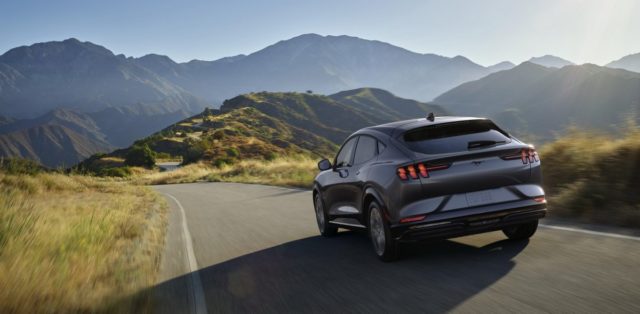 2020-Ford-Mustang-Mach-e-elektromobil- (19)