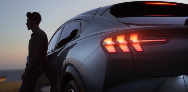 2020-Ford-Mustang-Mach-e-elektromobil- (20)