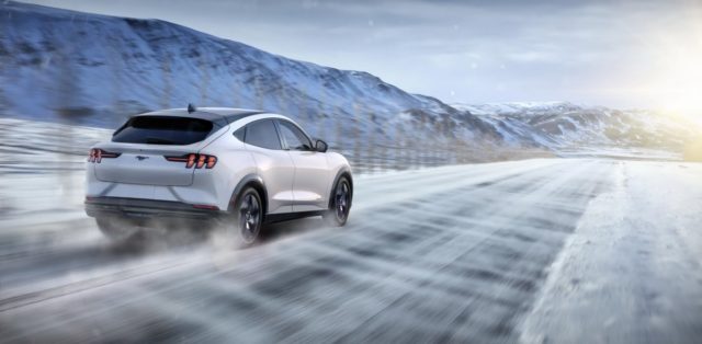 2020-Ford-Mustang-Mach-e-elektromobil- (21)