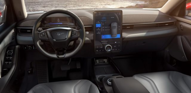 2020-Ford-Mustang-Mach-e-elektromobil- (23)