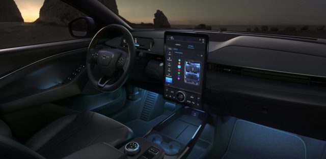 2020-Ford-Mustang-Mach-e-elektromobil- (32)