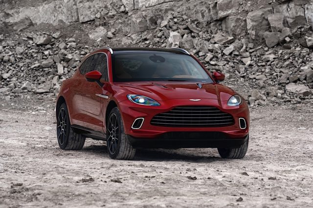 aston martin dbx (18)
