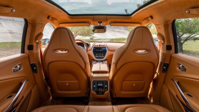 aston-martin-dbx
