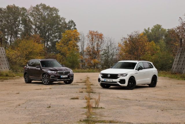 srovnavaci-test-2019-bmw-x5-volkswagen-touareg-benzin- (1) srovnavaci-test-2019-bmw-x5-volkswagen-touareg-benzin- (1)