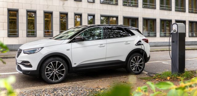 Opel-Grandland-X-PHEV- (4)