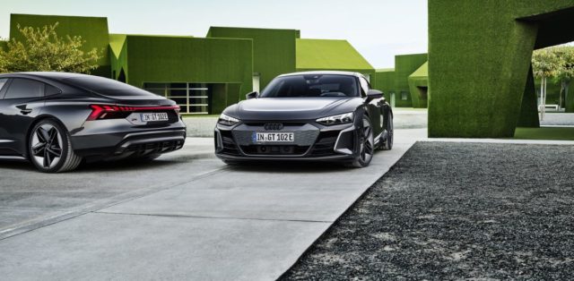 2021-Audi_e-tron_GT-elektromobil- (1)