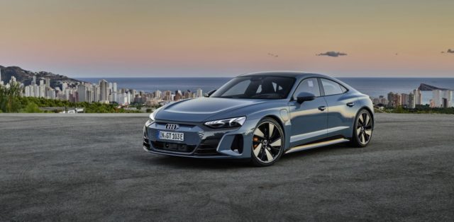2021-Audi_e-tron_GT-elektromobil- (2)