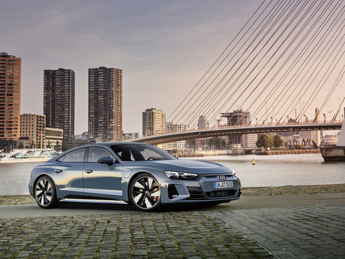 2021-Audi_e-tron_GT-elektromobil- (4)