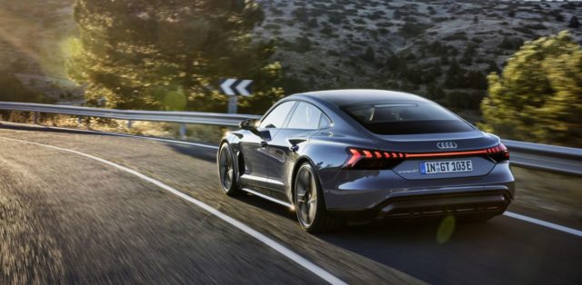 2021-Audi_e-tron_GT-elektromobil- (8)
