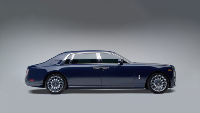 2021-rolls-royce-koa-phantom-1