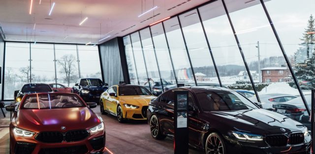 BMW_Sikora_Dealership-BMW_M-showroom- (4)