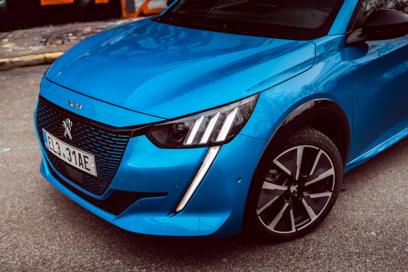 Peugeot e-208