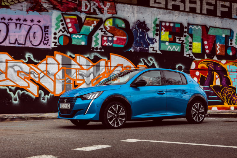 Peugeot e-208