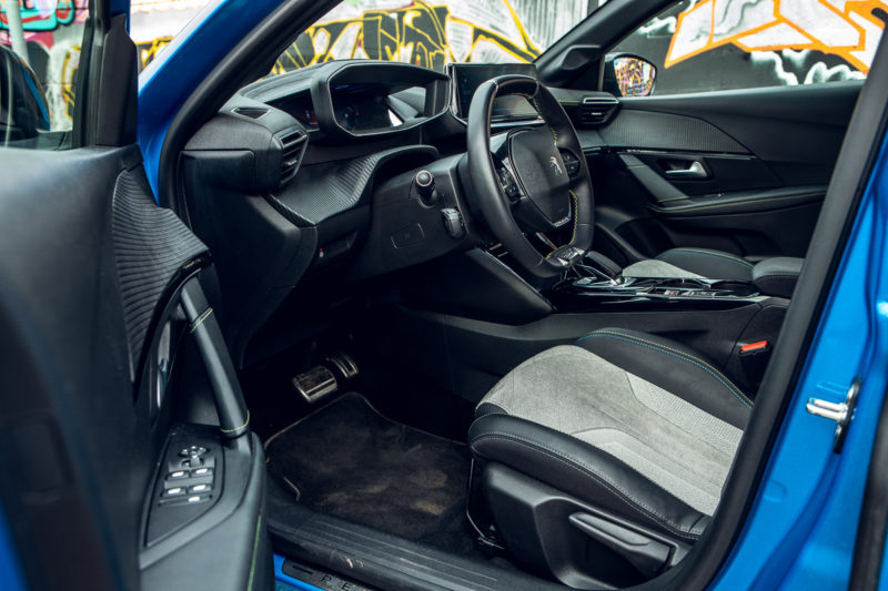 Peugeot e-208