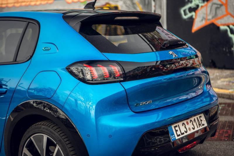 Peugeot e-208
