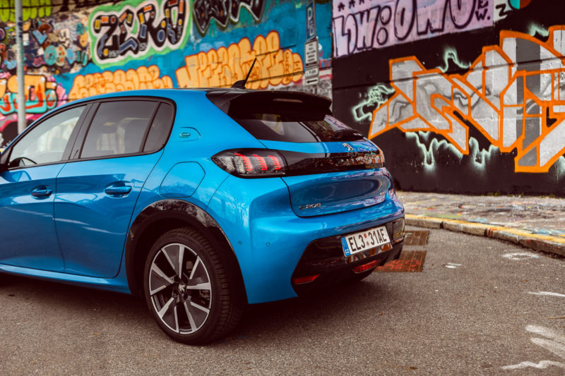 Peugeot e-208