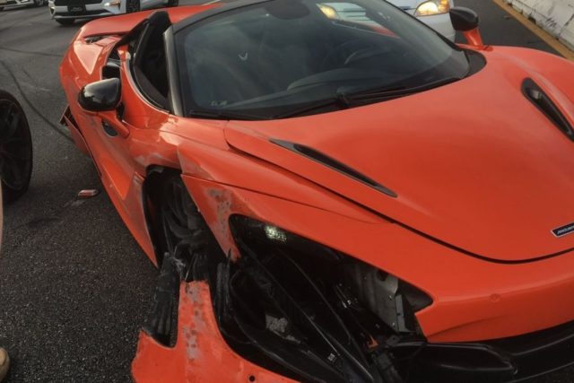 McLaren_720S_Spider-nehoda_na_dalnici-Amerika-nahled