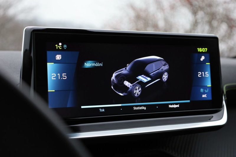Test-2021-elektromobil-Peugeot_e-2008- (24)