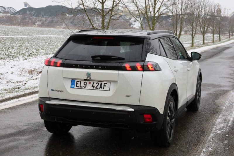 Test-2021-elektromobil-Peugeot_e-2008- (4)