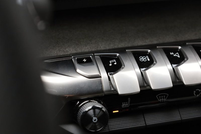 Test2021-Peugeot_3008_GT_Hybrid-EAT8- (24)