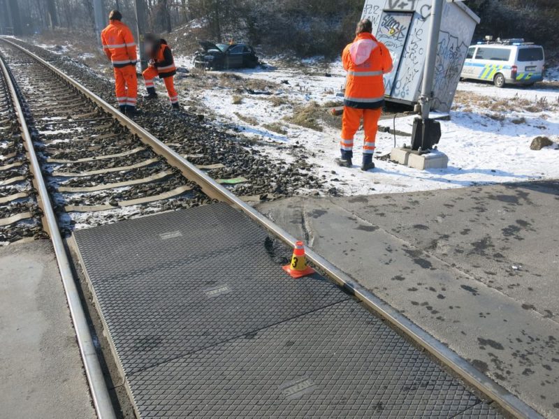 nehoda-bmw-vlak (1)
