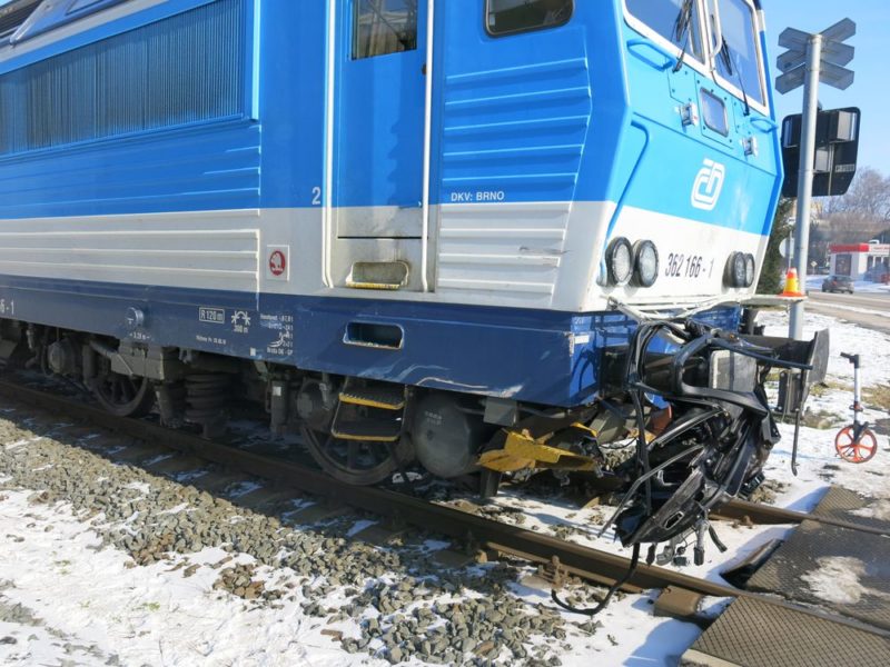 nehoda-bmw-vlak (6)