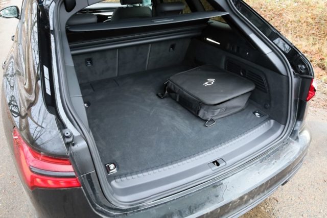 test-2021-audi_a6_avant-55-TFSIe-quattro-plug-in_hybrid- (27)