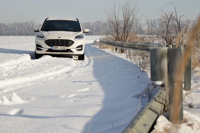 test-2021-hybrid-ford-kuga-hev- (18)