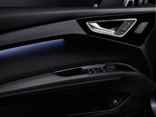 2022-elektromobil-Audi_Q4_e-tron- (18)