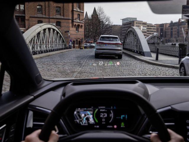 2022-elektromobil-Audi_Q4_e-tron- (24)