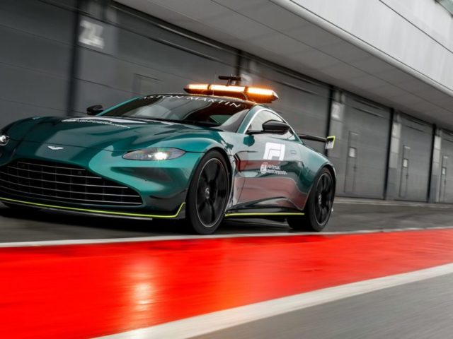 Safety_car-a-Medical_car-F1-Aston_Martin- (2)