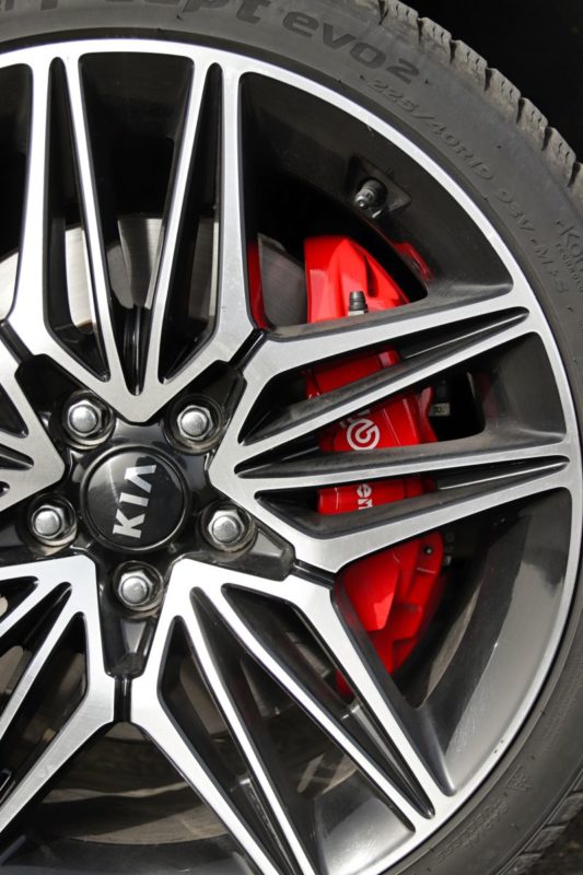 Test-2021-Kia_Stinger_GT-V6-33-T_GDI-AWD- (16)
