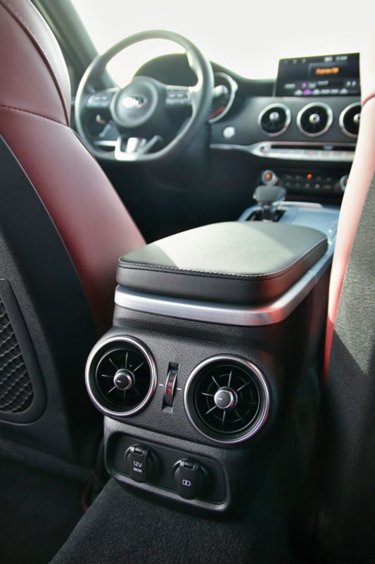 Test-2021-Kia_Stinger_GT-V6-33-T_GDI-AWD- (34)