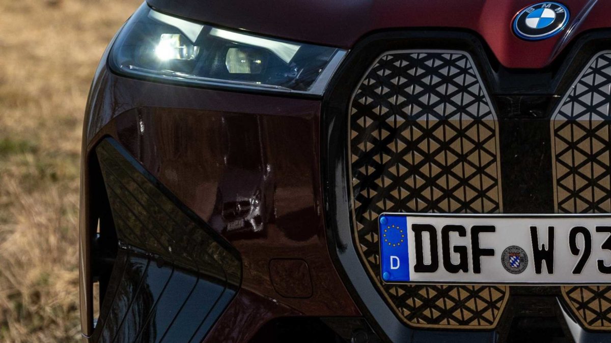 bmw-ix-mercedes-benz